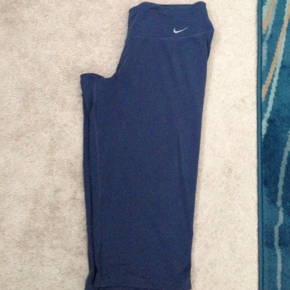 Nike Fitness Capri Pants
