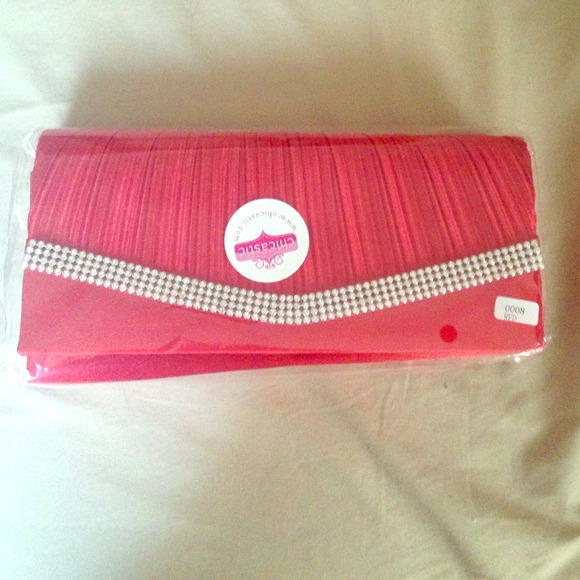Red clutch