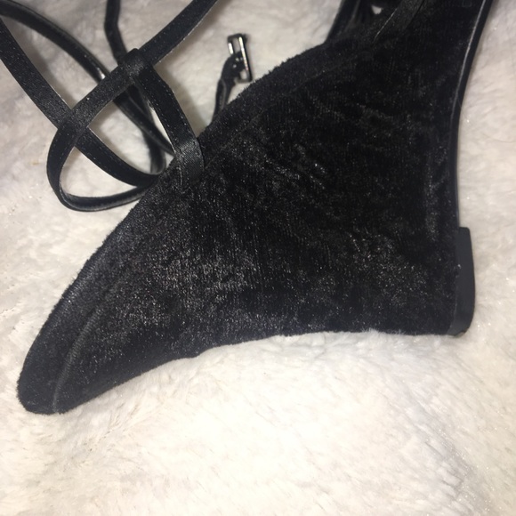 🤑CLEARANCE🔻Strappy Black Satin Geometric Design w. Crushed Velvet Wedge Heel - Picture 5 of 7