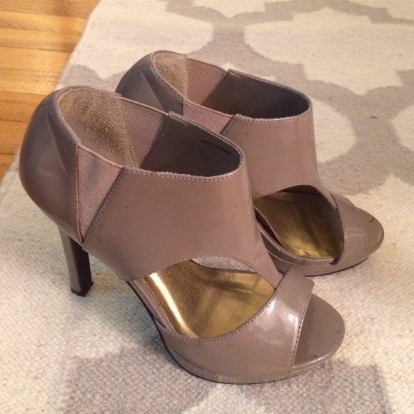 ❌SOLD❌Nude Open-toe booties