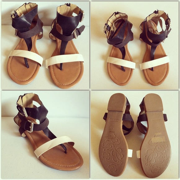❌SOLD❌ Black & white Ankle strap Sandels