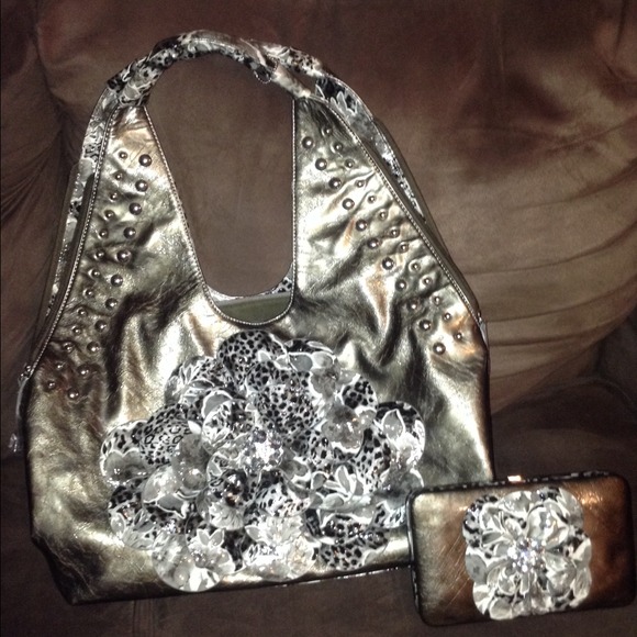 A purse and matching wallet :)