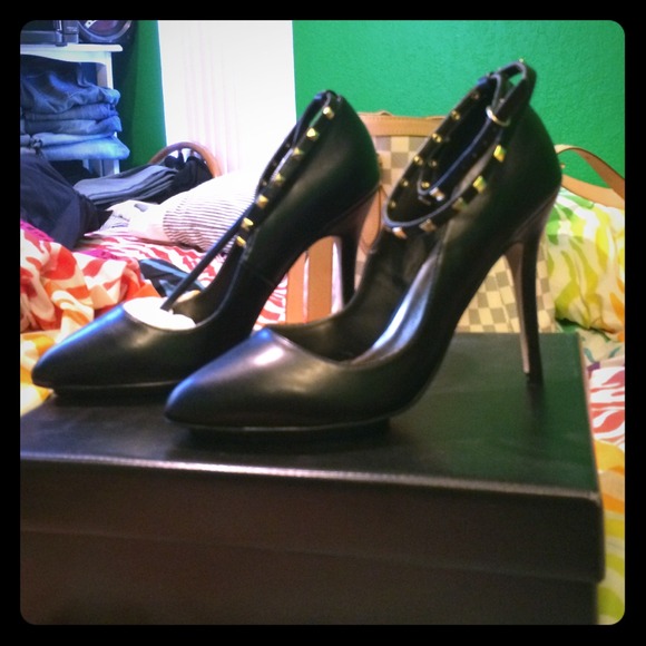 Brand new black strappy pumps