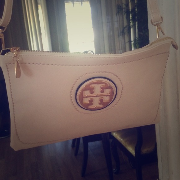 Small crosbody  bag also can be used as wristlet