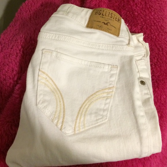 white hollister 0S skinny jeans!❤️