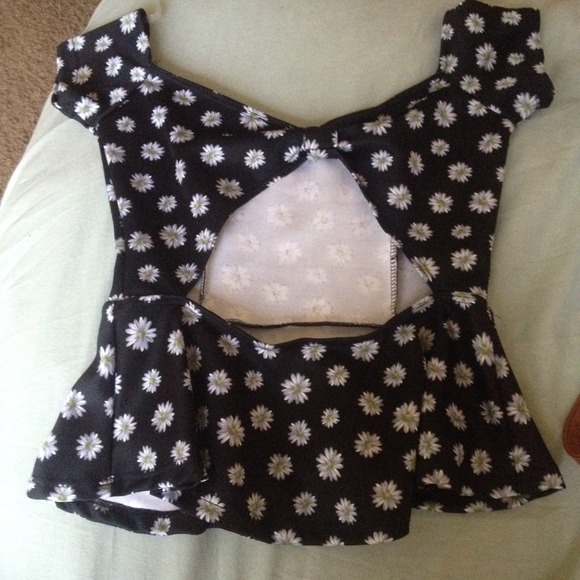Daisy Off the Shoulder Shirt - Picture 2 of 2