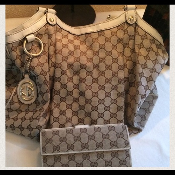 Authentic GUCCI Large Sukey with Wallet!!