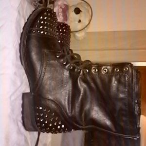 Combat boots