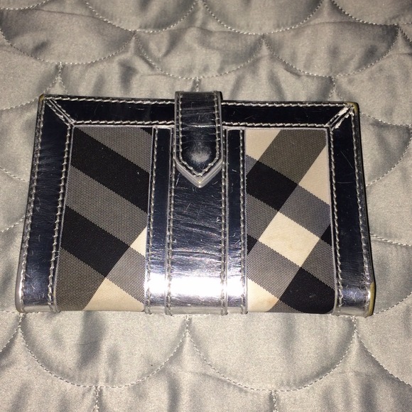 authentic Burberry wallet - Picture 2 of 4