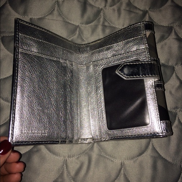authentic Burberry wallet - Picture 3 of 4