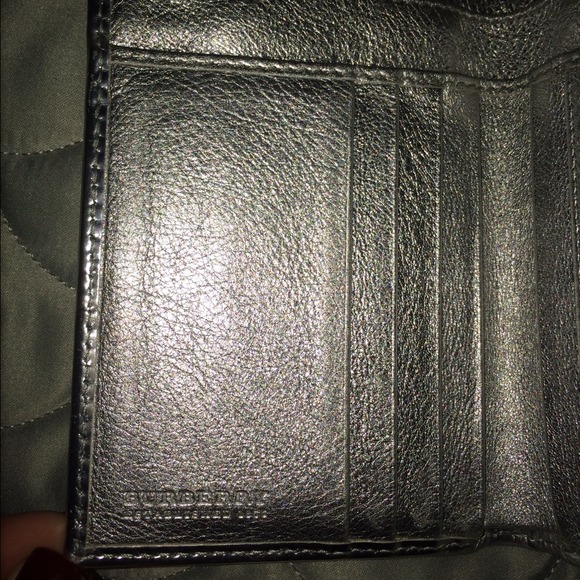 authentic Burberry wallet - Picture 4 of 4