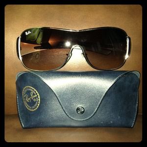 🚨🚨Ray-Ban sunglasses! 3321 gunmetal w/case!!