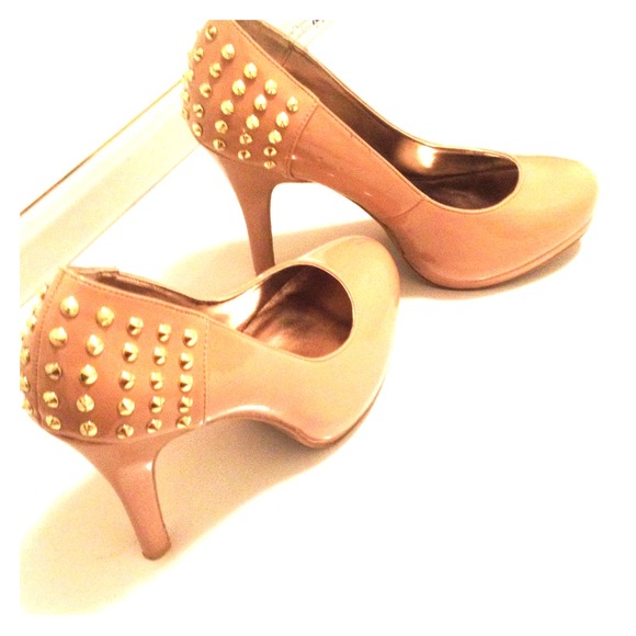 Steve Madden Nude Pumps