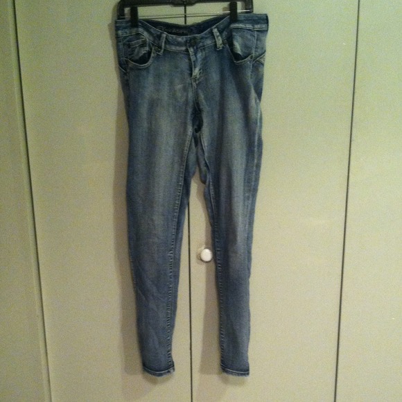 Light wash skinny jeans