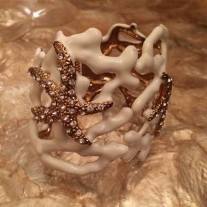 LAST ONE!! Adorable starfish cuff! NWT