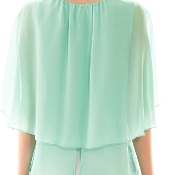🔴 Host Pick :The "Amanda" Cape Blouse - Picture 4 of 4