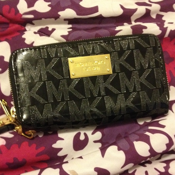 Michael kors wallet
