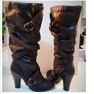 Size 6.5 black mid high buckle detail boot