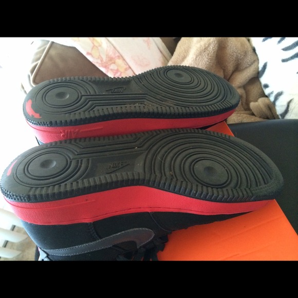 Nike Air Force I red and black size 7.5 - Picture 3 of 4
