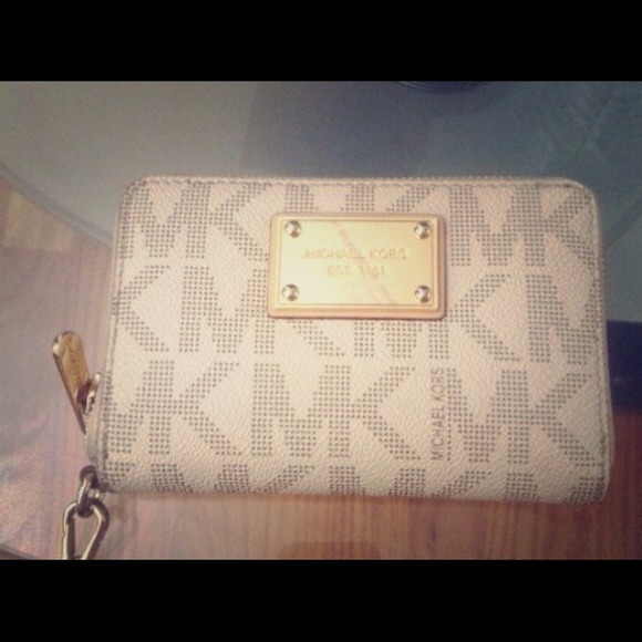 Michael kors authentic iphone wallet/wristlet