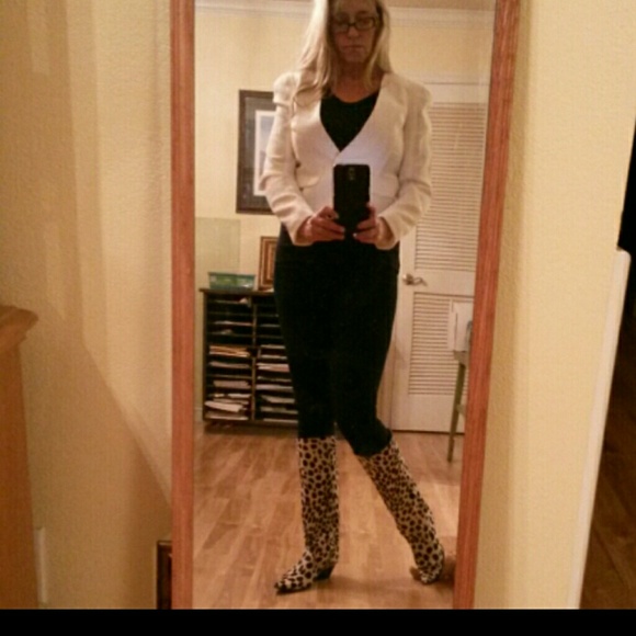 NWT-Crop CHIC SOPHISTICATE Ivory blazer - Picture 2 of 3