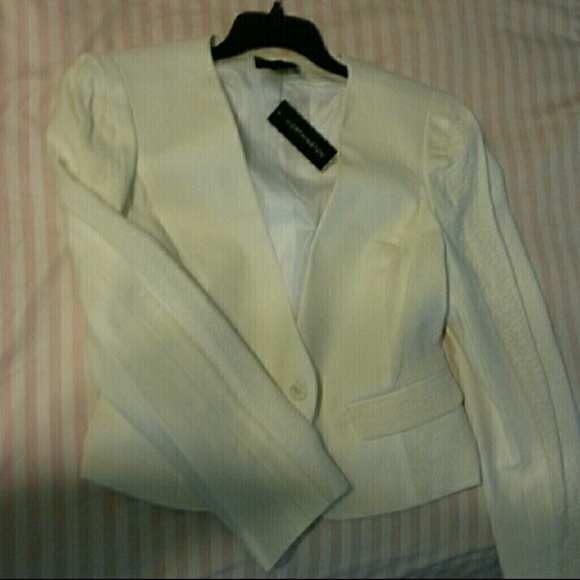 NWT-Crop CHIC SOPHISTICATE Ivory blazer - Picture 3 of 3