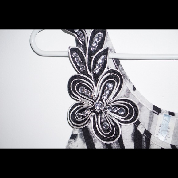 Black/white flower dress