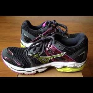 Mizuno Enigma Running Shoes