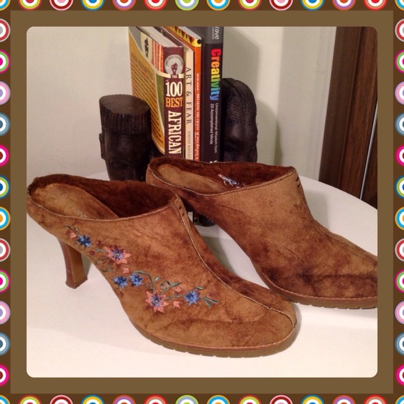 NINE WEST MULES