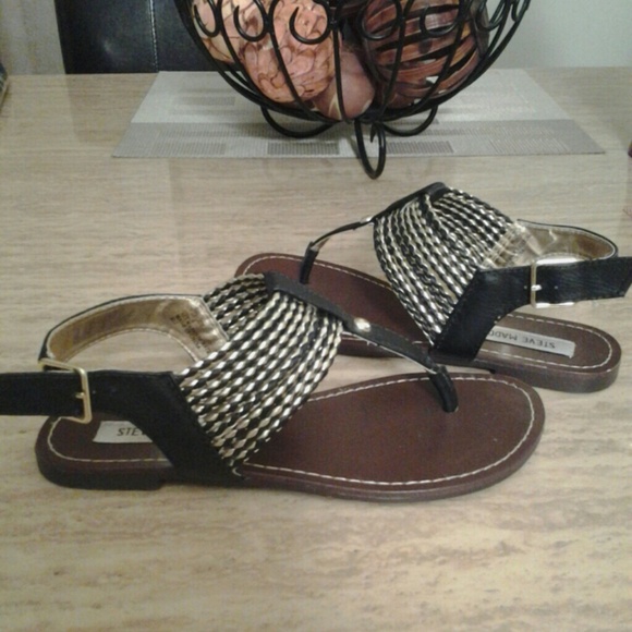 steve madden black and gold sandals