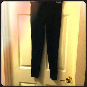 Calvin Klein Performance Yogas with Button Leg