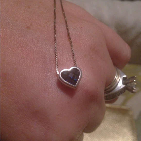 Stunning white gold and blue sapphire necklace - Picture 1 of 4