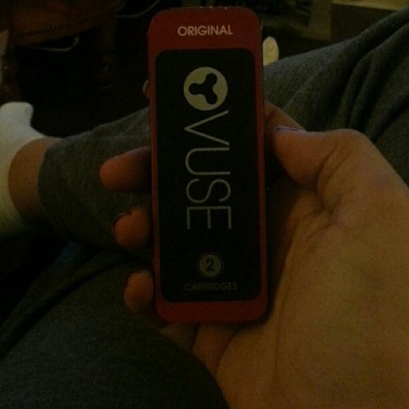Vuse Solo + two extra cartridges Original - Picture 2 of 2
