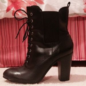💕 TRADE FOR JOYCEH48. Stylish Black Boots!