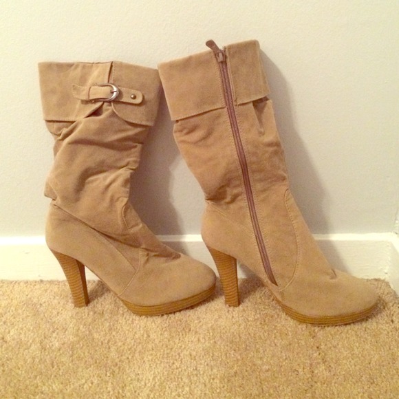 Light tan suede heeled boots! Size 7.5! Never worn