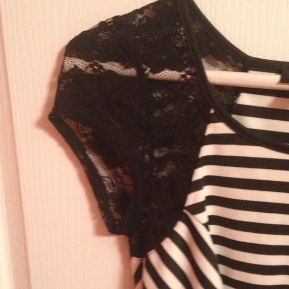 Black and white fitted peplum! - Picture 2 of 3