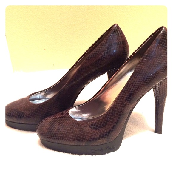 Calvin Klein snakeskin heel shoes sz 8.5