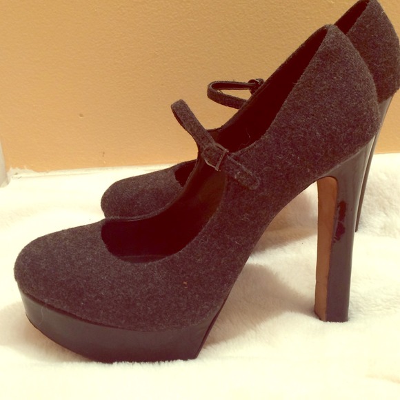 Vince Camuto felt autumn glossy heel and platform