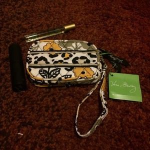 *SOLD* NWT Vera Bradley Tech Case in Go Wild