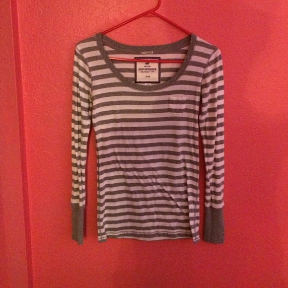 Grey and white size small long sleeve top.