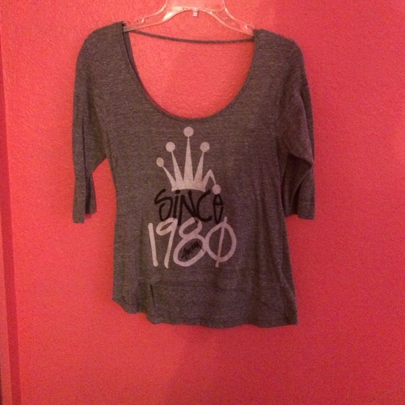 Cute half sleeve stussy top.