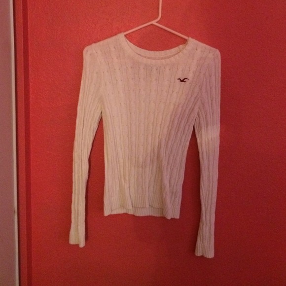 Small white sweater.