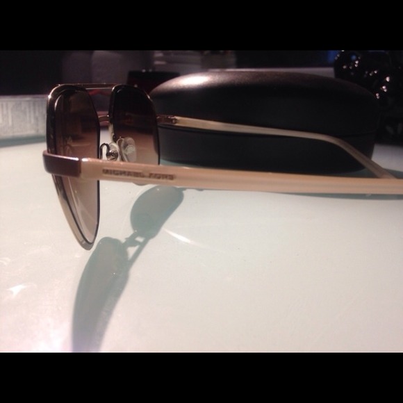 Michael Kors beige sunglasses - Picture 4 of 4
