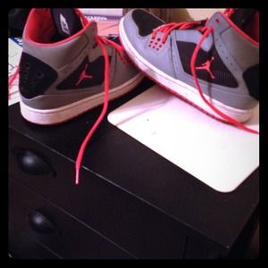 Jordan 2013 grey and salmon/black