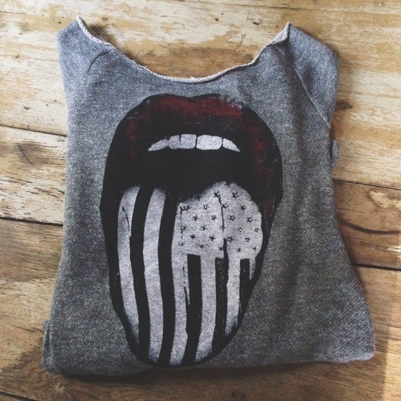 Tops - Heather grey fun print sweatshirt