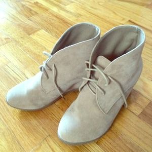 Sandy wedge booties