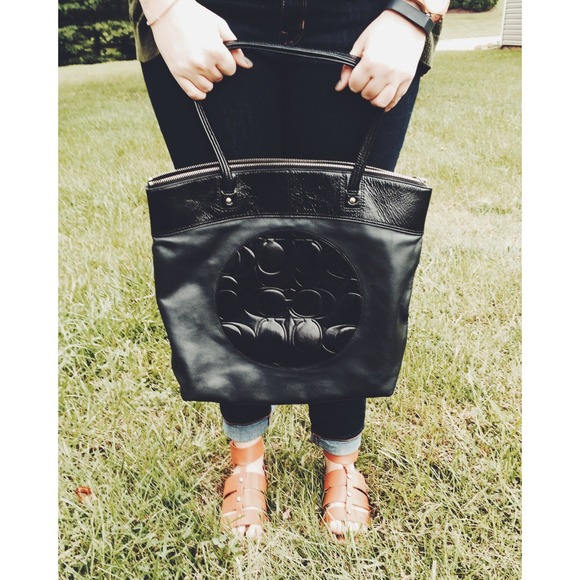 ✨Sold in Bundle✨ Coach Laura Tote in Black