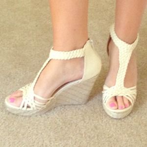 Steve Madden Cream Wedges
