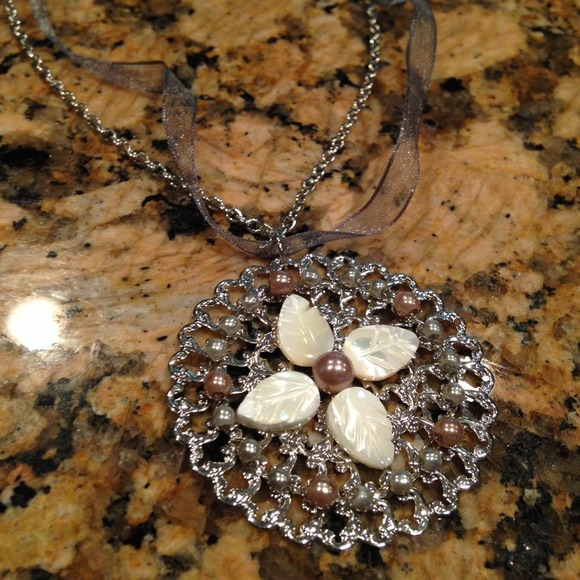 ⛔️Bundled⛔️ Necklace with light purple ribbon