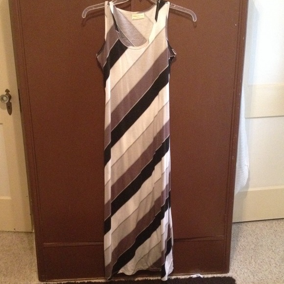 Dresses - Picture 2 of 2